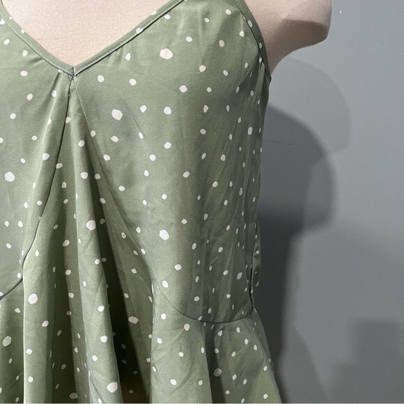 NWT Gilli Sage Green & White Polka Dot Camisole Blouse Size Small - Picture 2 of 7